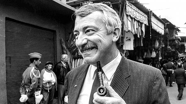Uffe Ellemann-Jensen and his pipes